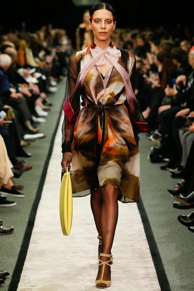 Look 27